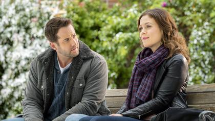 File:Erin Krakow and Niall Matter as Miranda and Ian in Finding Father Christmas.jpg