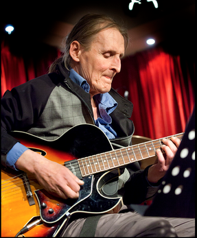 <span class="mw-page-title-main">Doug Raney</span> American jazz guitarist