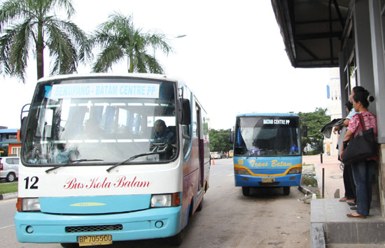 File:Busway Batam Halte.jpg