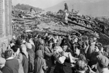 File:Rescue at Aberfan.jpg