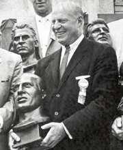 <span class="mw-page-title-main">Cliff Battles</span> American football player and coach (1910–1981)