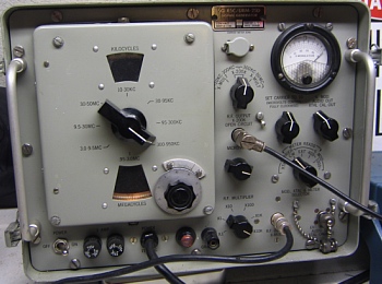 File:URM25d-SignalGenerator.jpg