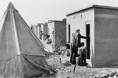 File:Palestinian refugees in 1956.jpg