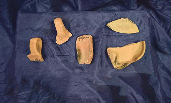 File:Byzantine oil lamps, mid-9th century, Mdina, Malta.png