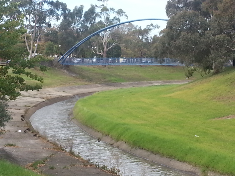 File:Dandenong creek and pedestrian bridge at Dandenong Park.png