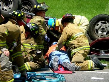 https://upload.wikimedia.org/wikipedia/en/9/96/Volunteer_firefighters_treat_a_car_wreck_victim.jpg