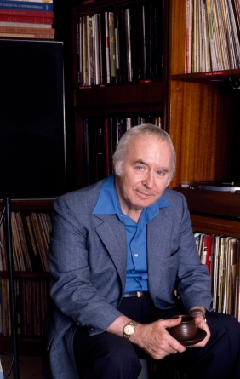 File:Clyde Gilmour and his albums.png