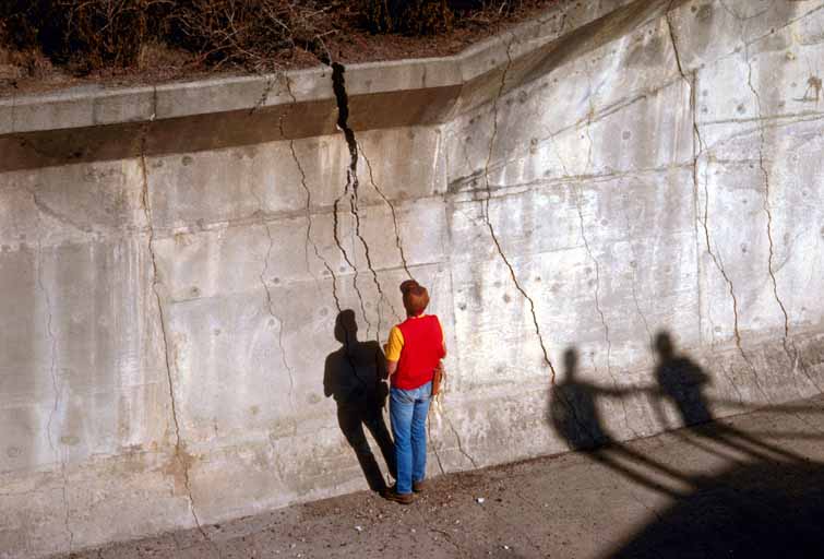 File:Retaining wall failure.jpeg