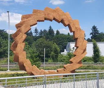 File:Kerf (sculpture).jpg