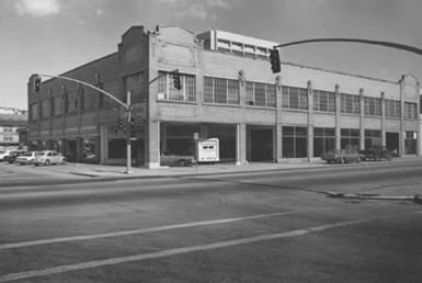 File:H.H. Bryant Garage.jpg