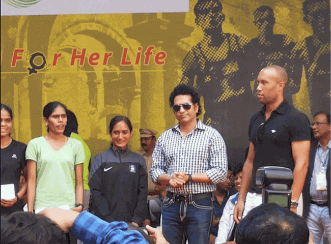 File:Sachin at Vasai Virar Marathon.png