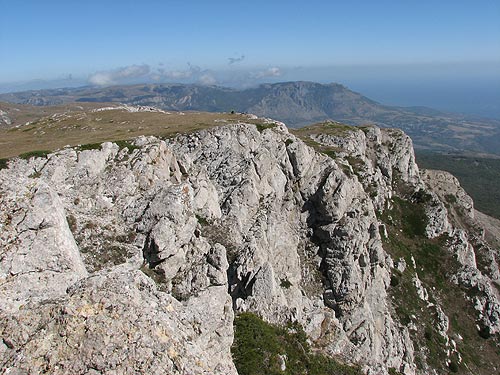 File:Chatyr dag upper plateau.jpg