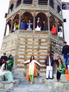 File:Diyar-e-Dil cast and crew at Khaplu Palace.jpg