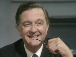 <span class="mw-page-title-main">Tenniel Evans</span> British actor (1926–2009)