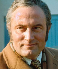 <span class="mw-page-title-main">Iain Cuthbertson</span> Scottish actor (1930–2009)