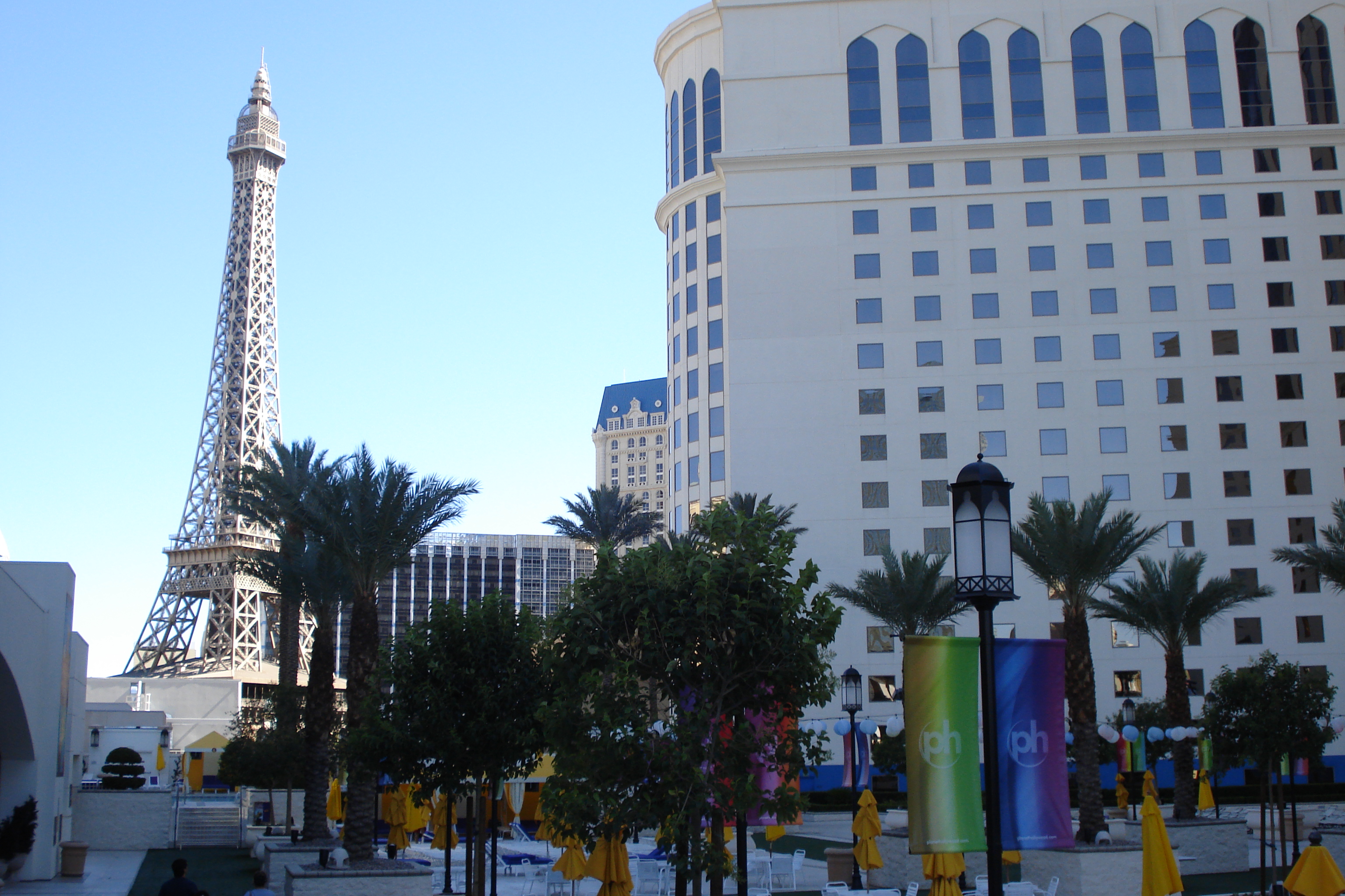 File:Paris Las Vegas 2009.jpg - Wikipedia