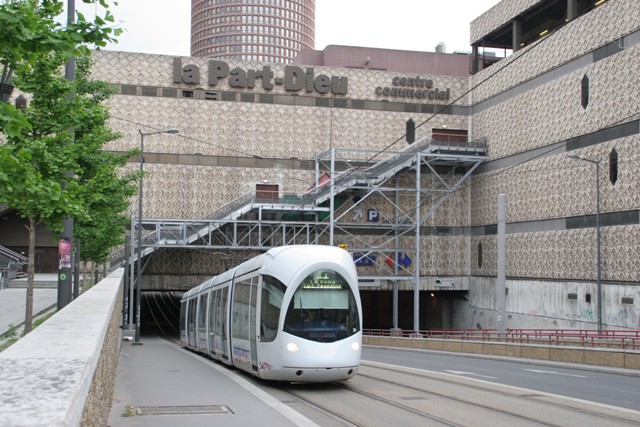 File:Lyon Part dieu shopping center.JPG - Wikipedia