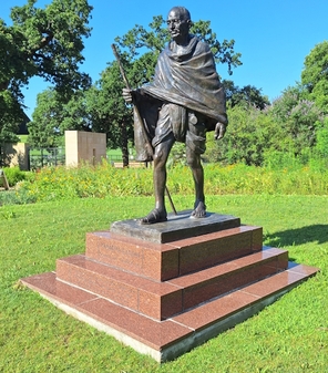 <span class="mw-page-title-main">Statue of Mahatma Gandhi (Houston)</span> Sculpture in Hermann Park, Houston, Texas, U.S.