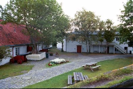 File:Munkholmen Courtyard.jpg