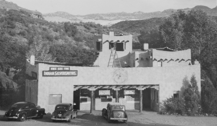 File:Garden of the Gods Trading Post, exterior, ca 1930.jpg