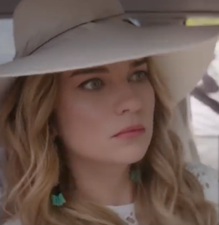 File:Alexis Rose, Schitt's Creek, season 4, 2018.png