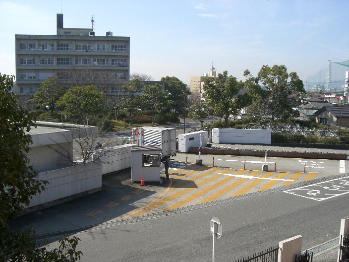 File:Mie-university-entrance.jpg