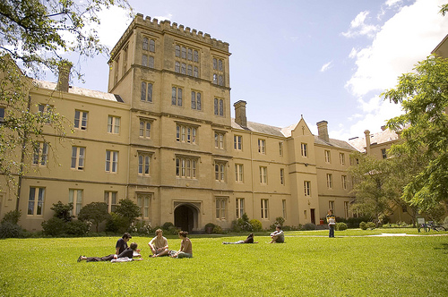 File:Queens College (University of Melbourne) Quad.jpg