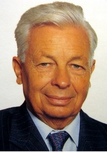 <span class="mw-page-title-main">Raoul Girardet</span> French historian (1917–2013)