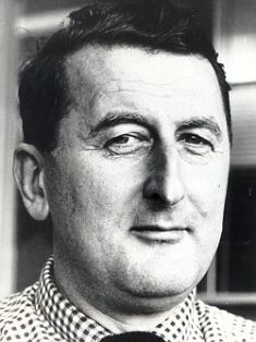 File:Murray Sayle.jpg