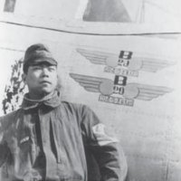 Yüzbaşı Yoshio Yoshida, Nakajima Ki-84'ün yanında, Nisan 1945.jpg