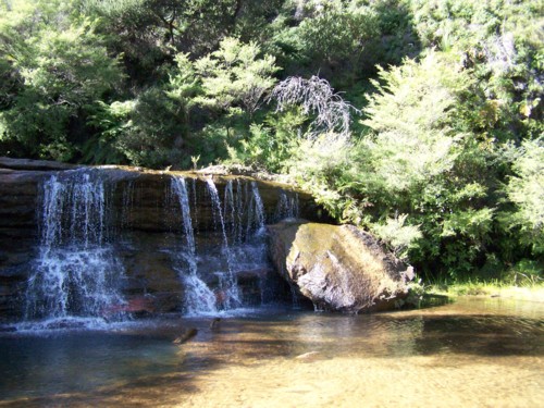 File:Wentworthfallsuppercascades.jpg