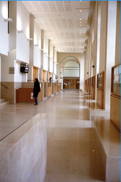 File:Entrance hall (École du Louvre).jpg