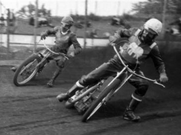 File:Speedway action shot Eric Boocock and Gerry Jackson 1965.jpg