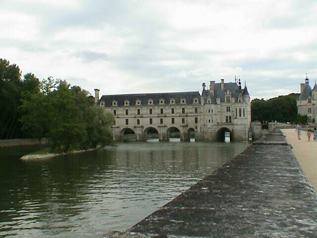 File:Château de Chenonceau and the Cher River.jpg