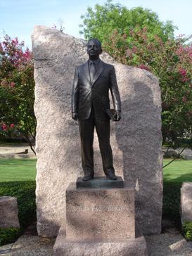 File:Rudder Statue.JPG