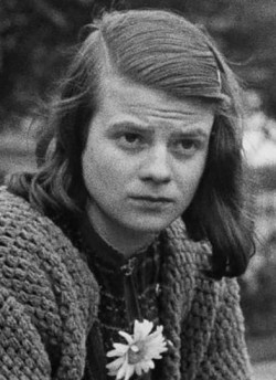 <span class="mw-page-title-main">Sophie Scholl</span> German resistance fighter during the Nazi regime, member of the White Rose