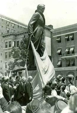 File:Taras Shevchenko statue unveiling.jpg