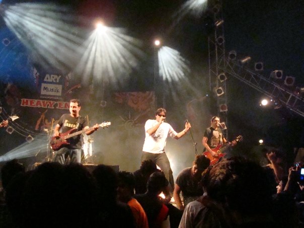 File:Karavan band.jpg