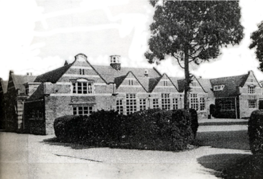 File:Sleaford Secondary Modern School 1908 building at Church Lane Sleaford UK - Sleaford Standard 26 July 1974 - reduced size.png