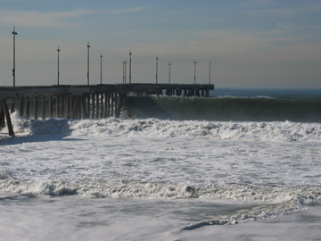 File:Venice 12 05 Waves.jpg