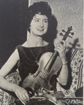 <span class="mw-page-title-main">Patricia Mulholland</span> Irish violinist, choreographer, teacher and dancer.
