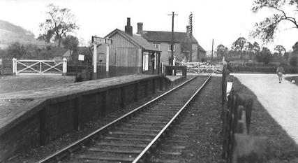 File:Waddesdon Road railway station.jpg