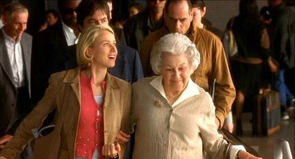 Betty (Watts) arrives in Los Angeles; pictured with Irene (Jeanne Bates). Betty is bright and optimistic, in contrast to Diane—also played by Watts—in the later part of the film.