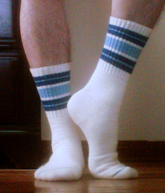 File:Feet in socks.jpg - Wikipedia