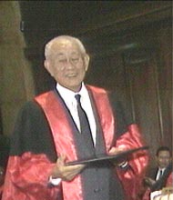 <span class="mw-page-title-main">Wee Chong Jin</span> Singaporean judge (1917–2005)