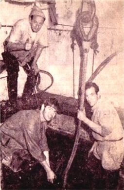 Working inside the bell on the sea floor Working inside the bell on the sea floor.jpg