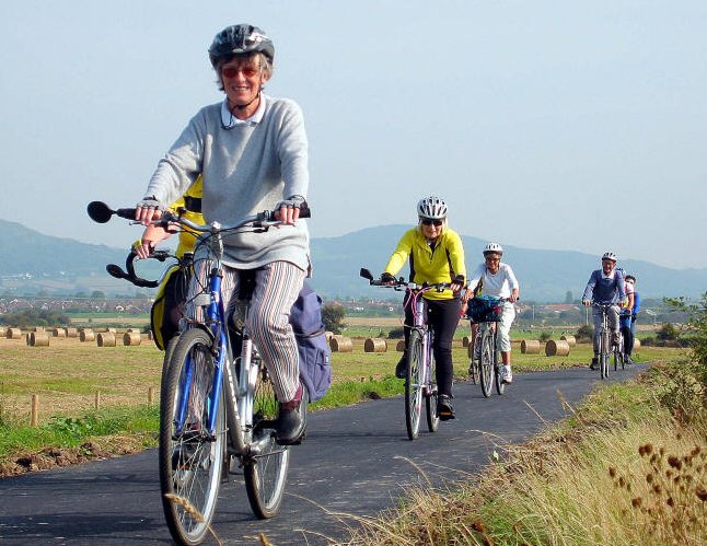 File:LonClwyd cyclepath.jpg