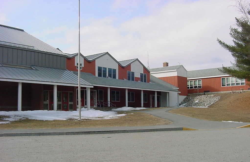 Unit school. Holden High School in the USA. Town Lincoln Maine School Elementary.