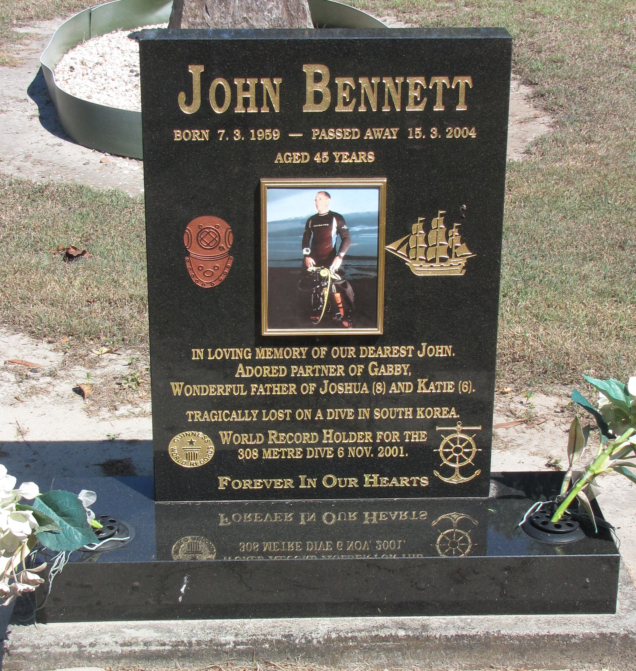 File John Bennett Memorial Port Douglas Queensland Cemetery Jpg Wikipedia