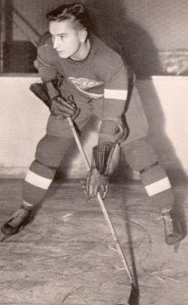 <span class="mw-page-title-main">Gus Giesebrecht</span> Canadian ice hockey player